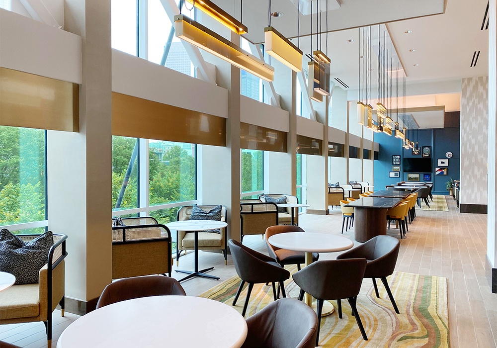 Omni Hotel Atlanta at CNN Center has added four food and beverage concepts to its South Tower. Shown here: Vues Bar. Photo courtesy of Omni Hotels & Resorts.